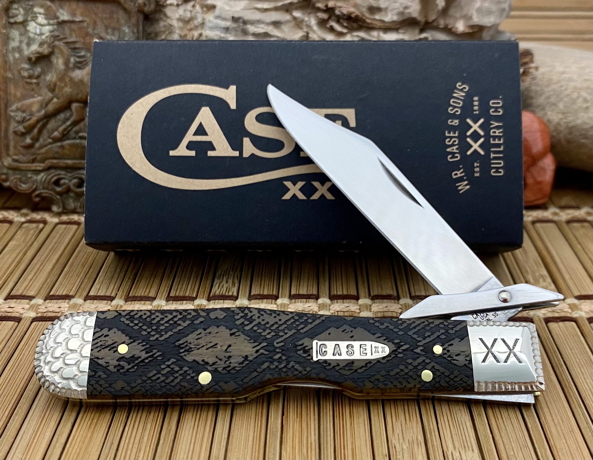 Case XX Custom Antique Bone DIAMONDBACK Engraved Bullet XX Cheetah ...