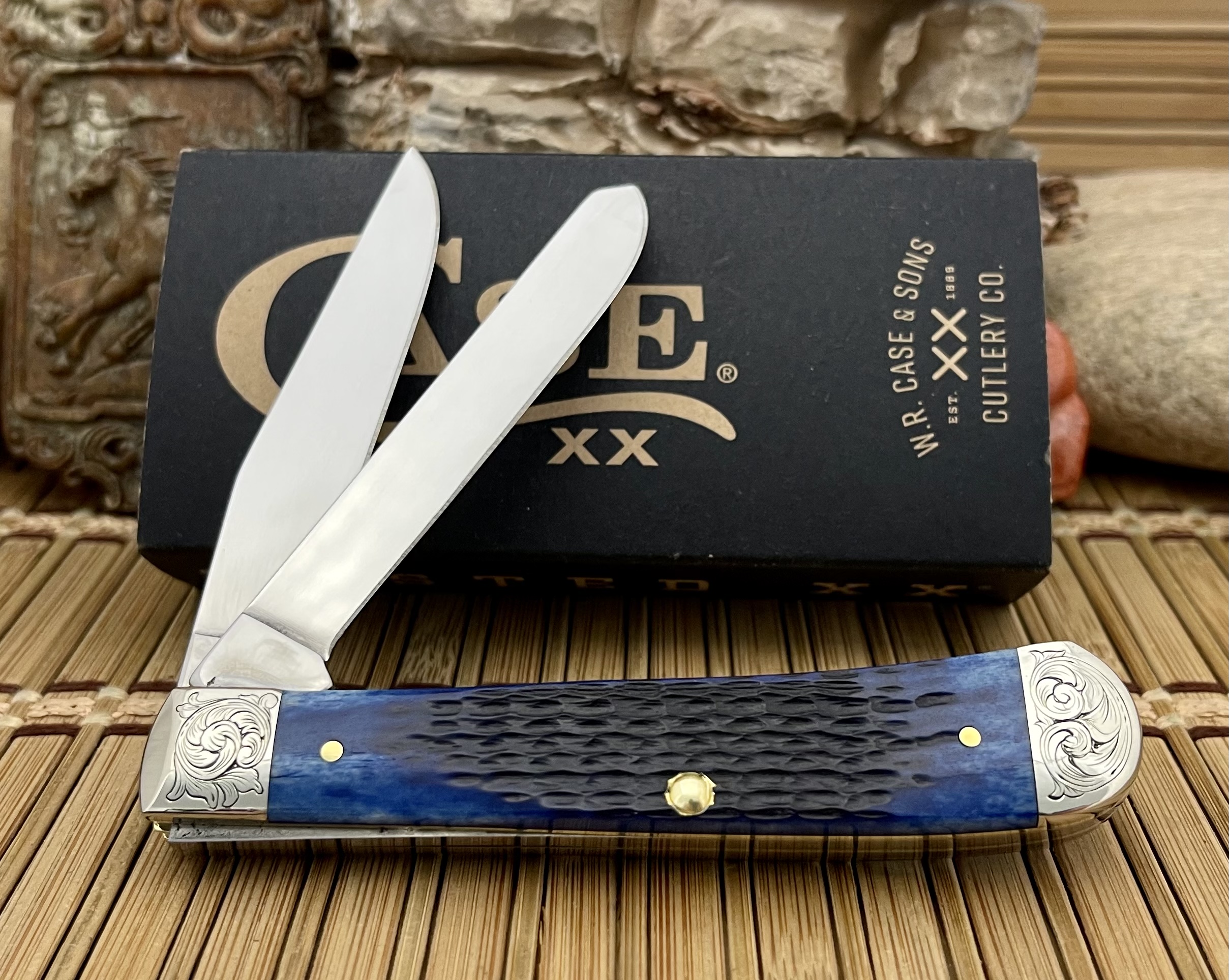 Case XX USA Amazing Custom BLUE Bone Scrolled Trapper Pocket Knife ...