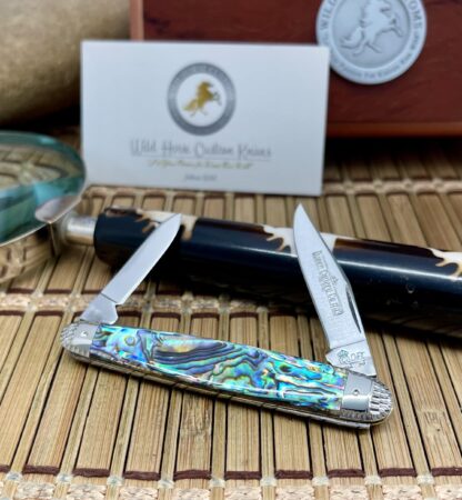 Queen Cutlery USA Wild Horse Custom Exotic Green Abalone Senators Knife #1/1 - Image 3
