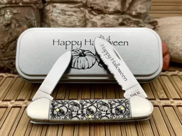 Case XX USA 2022 Natural Bone Skulls HALLOWEEN 10617 Canoe Knife in Tin