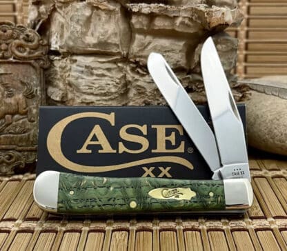 Case XX USA 2023 Smooth Kelly Green Curly Oak 64070 Trapper Pocket Knife