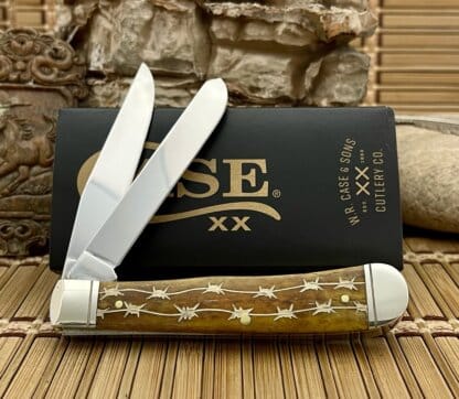 Case XX USA Antique Bone Gold Edition Magicians Rattlesnake & Barbed Wire Trapper Knife - Image 2