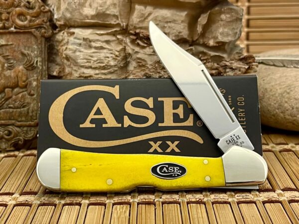Case XX USA 2025 Smooth Yellow Bone 20025 Black Oval Copperlock Knife