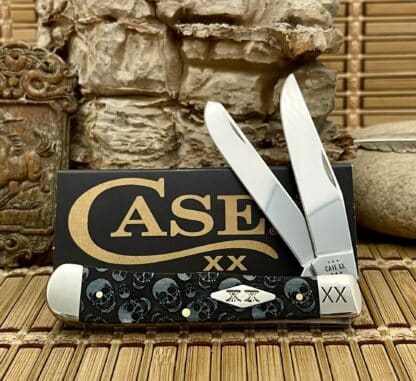 Case XX USA Gray Bone SKULL Blackout Diamond XX Trapper 1/500 Knife