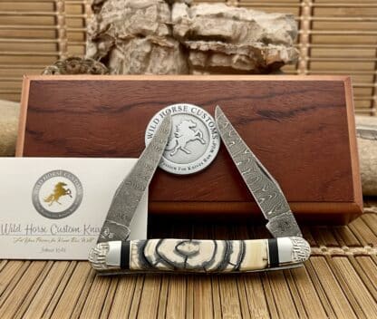 Case XX Wild Horse Custom Cross-Cut Mammoth & Onyx Damascus Muskrat Knife #1 - Image 3