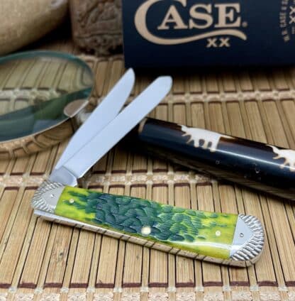 Case Trapper – Custom Green Apple Bone Knife with Engraved Bolsters (#01 of 15) - Image 4
