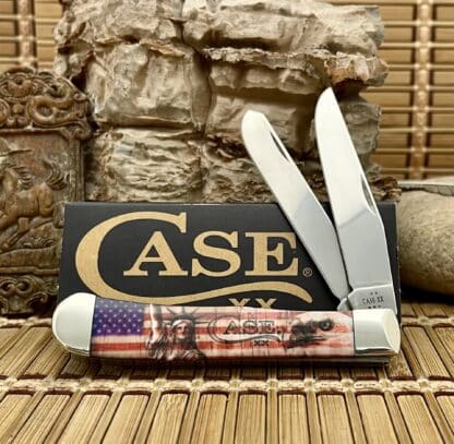 Case Patriotic Knife – 2025 Color Infusion Trapper 10678 (USA Made)