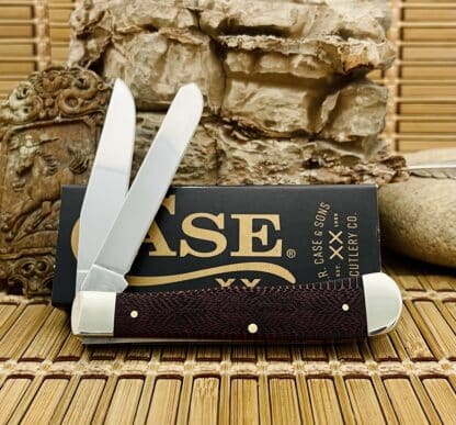 Case Diamondback Trapper Knife – Red Bone Snake Skin | 1 of 500 | 2025 Release - Image 2