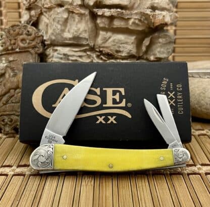 Radiant Case XX Custom Yellow Bone Seahorse Whittler – 1-of-a-Kind Collector’s Knife - Image 3