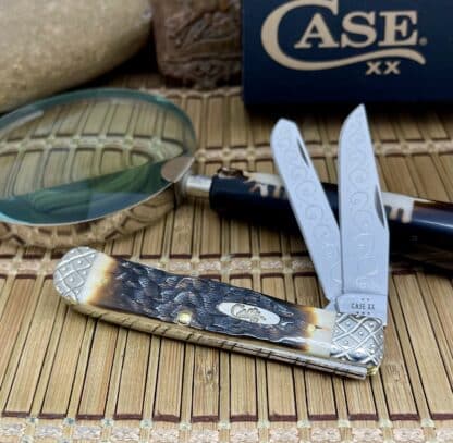Case XX Engraved Peachseed Amber Bone Trapper – Wild Horse Customs #031/100 - Image 2