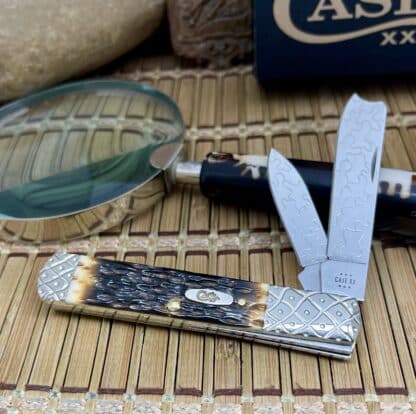Case XX Engraved Amber Bone Razor Barlow – Wild Horse Customs #020/100 - Image 3