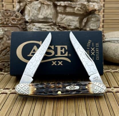 Engraved Amber Bone Muskrat Knife – Case XX #017/100