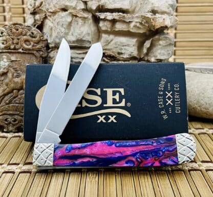 Gleaming Engraved Pink Sapphire Trapper Pocket Knife - Image 3