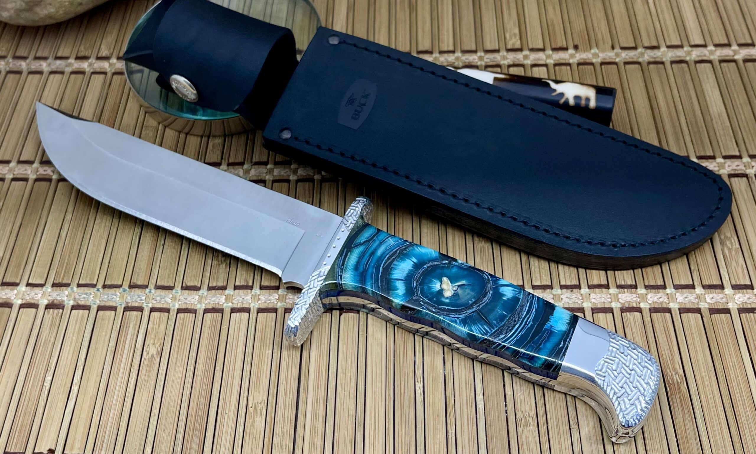 Buck 124 USA Wild Horse Custom Blue Mammoth Fossil Buck 124 Frontiersman Knife #02 of 25 - Image 3
