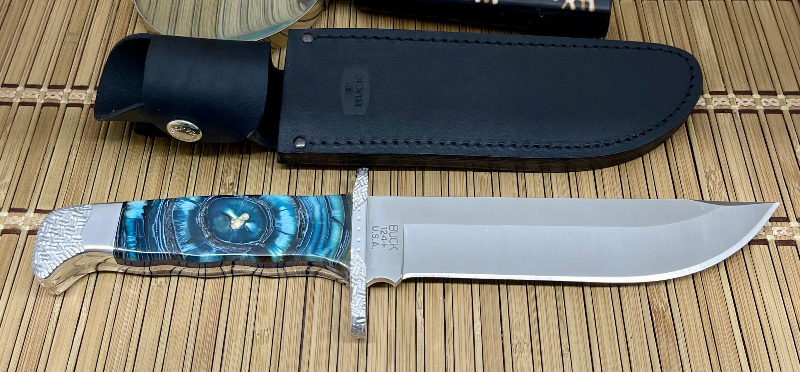 Buck 124 USA Wild Horse Custom Blue Mammoth Fossil Buck 124 Frontiersman Knife #02 of 25 - Image 5