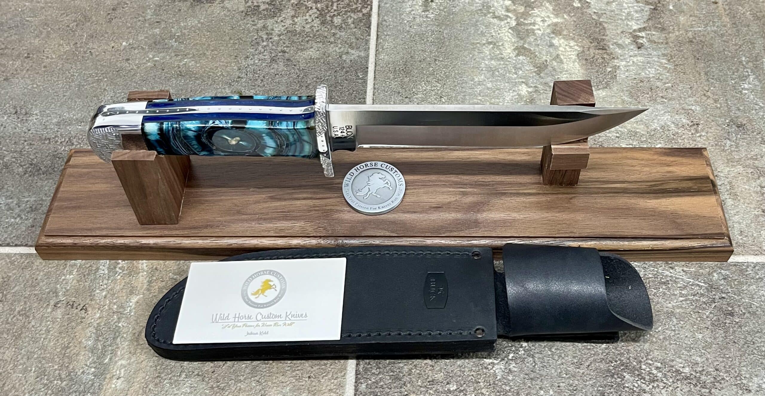 Buck 124 USA Wild Horse Custom Blue Mammoth Fossil Buck 124 Frontiersman Knife #02 of 25 - Image 4