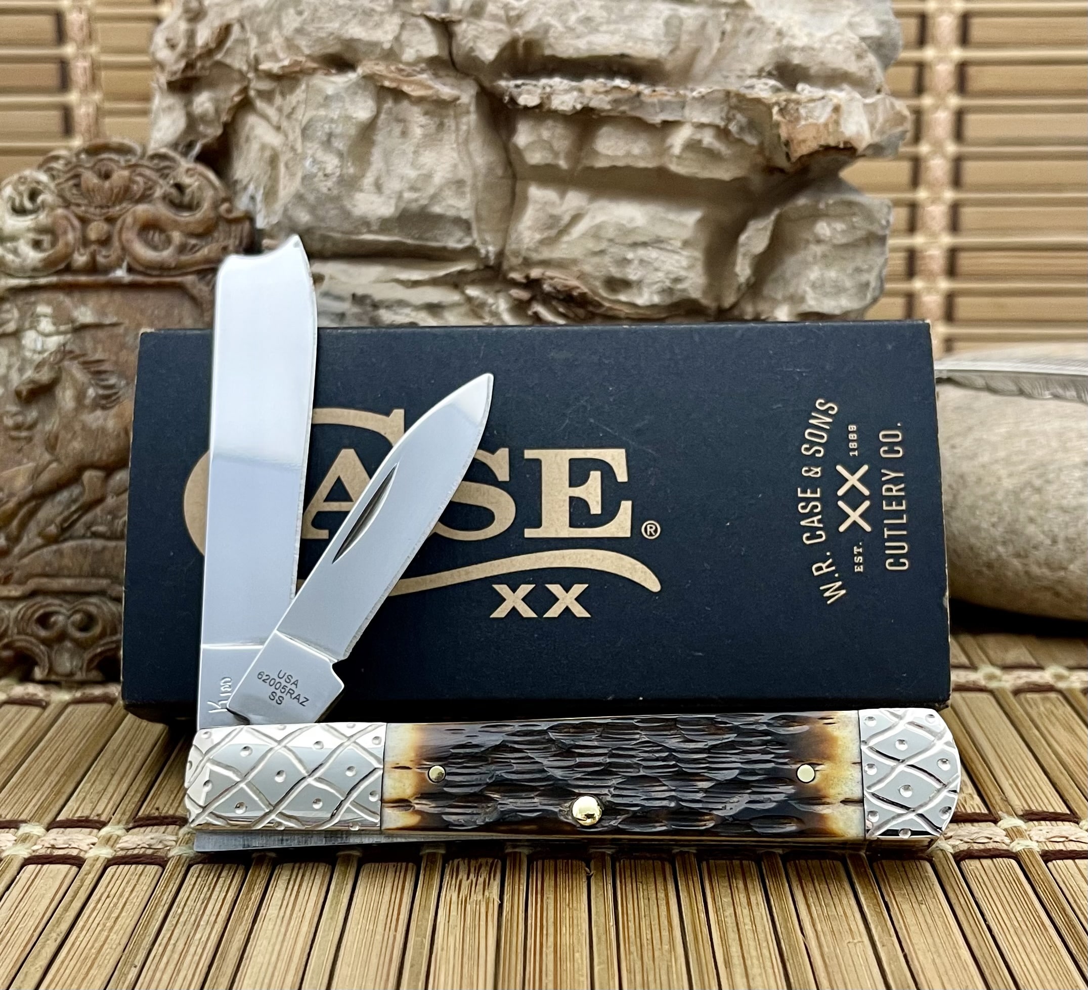 Case XX USA Custom Hand-Fired Peachseed Amber Bone Scrolled Razor Barlow Pocket Knife #27 – 1 of 100 Made - Image 4