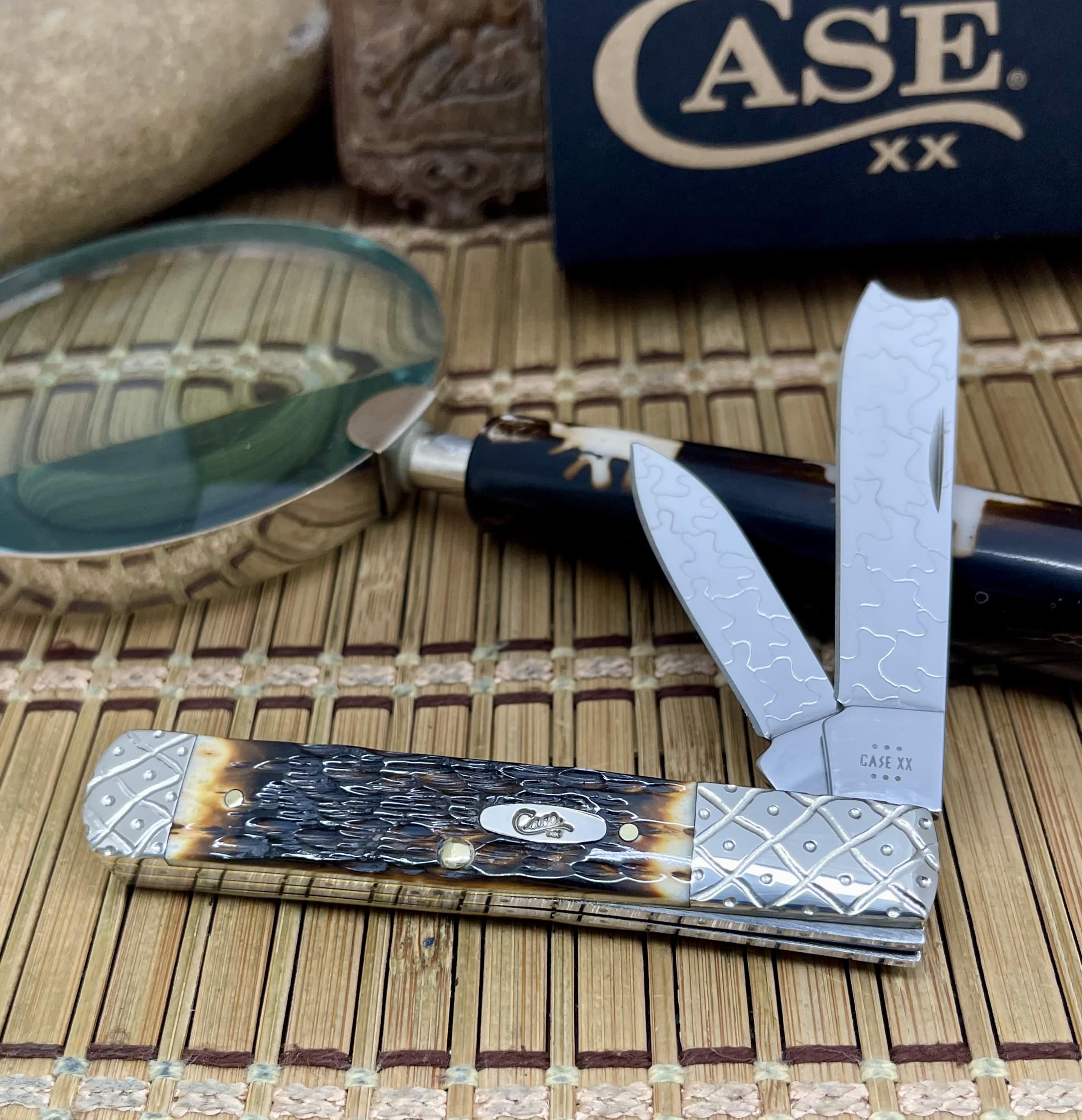 Case XX USA Custom Hand-Fired Peachseed Amber Bone Scrolled Razor Barlow Pocket Knife #27 – 1 of 100 Made - Image 2