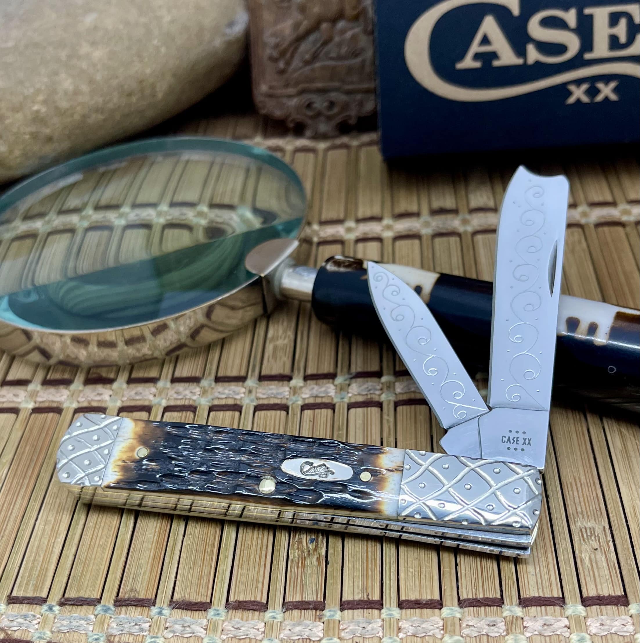 Case XX USA Custom Hand-Fired Peachseed Amber Bone Scrolled Razor Barlow Pocket Knife #28 of 100 Made - Image 2