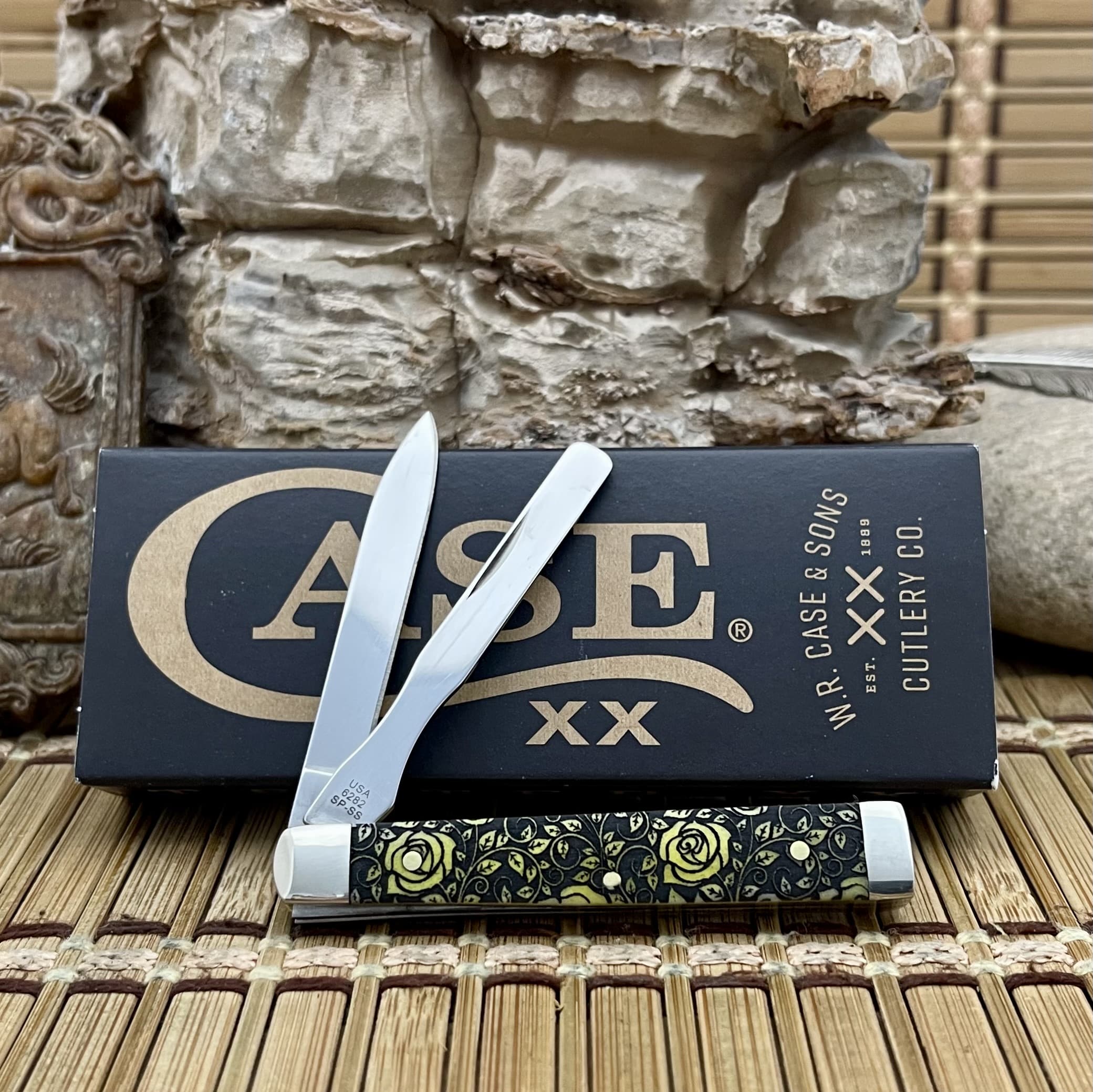 Case XX USA Smooth Yellow Bone Roses 12522R Baby Doc Doctor Knife – 1 of 500 Made - Image 3