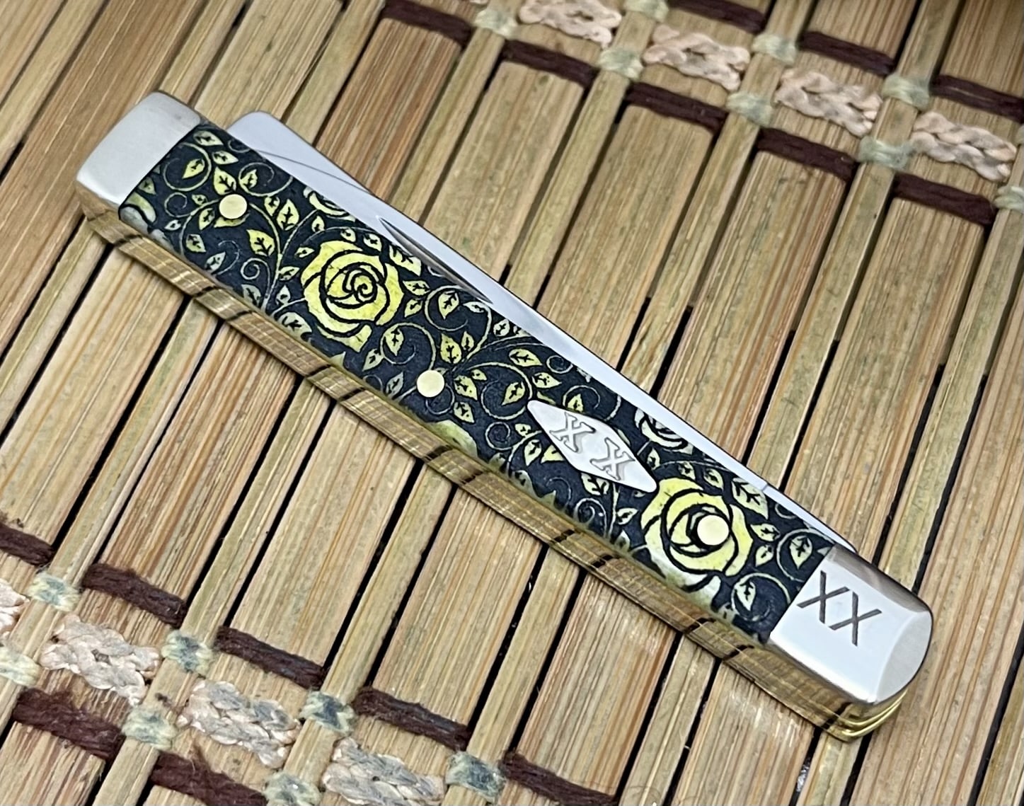 Case XX USA Smooth Yellow Bone Roses 12522R Baby Doc Doctor Knife – 1 of 500 Made - Image 2