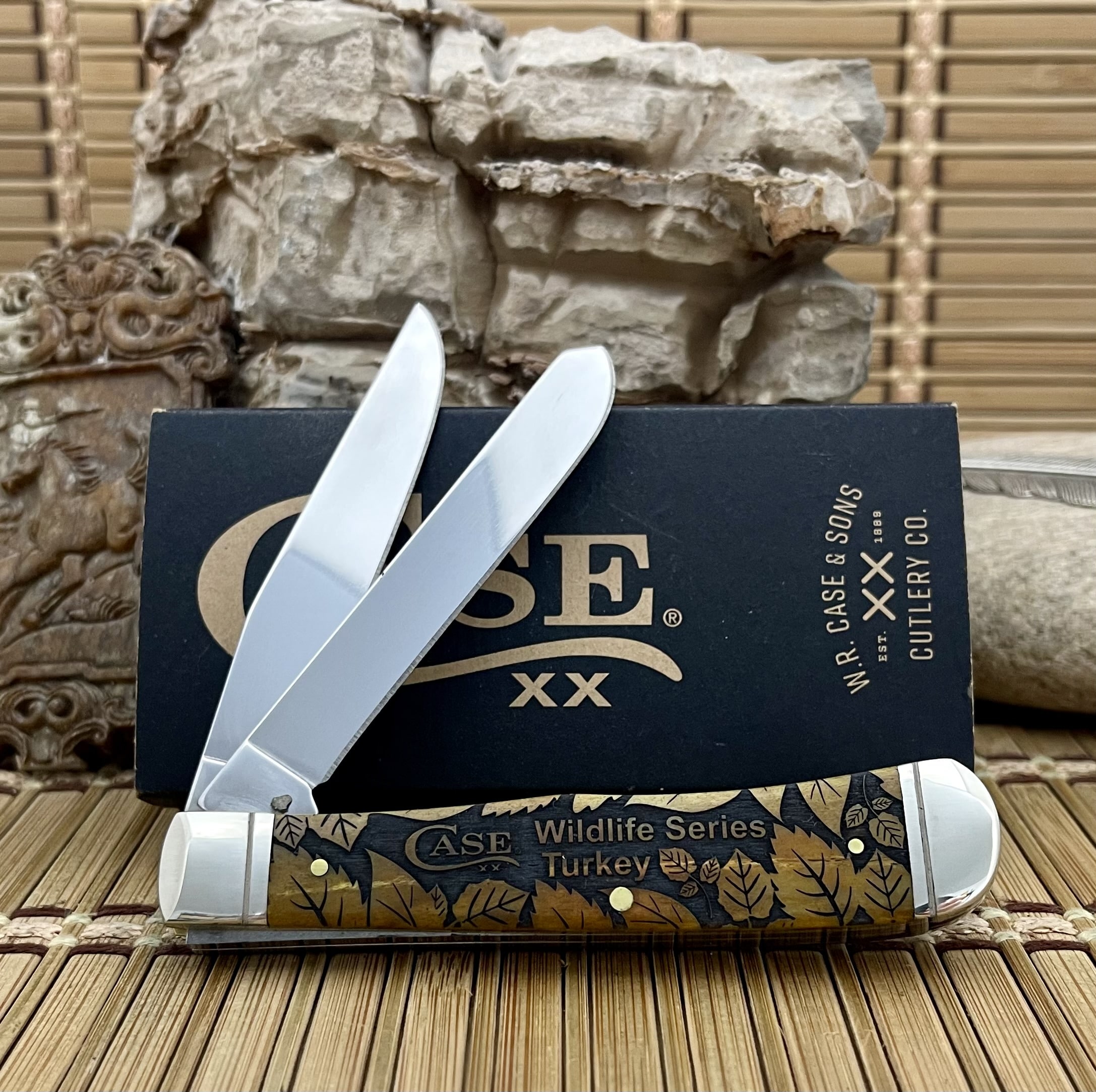 Case XX USA Smooth Antique Bone Turkey Wildlife Series 1/500 Trapper Pocket Knife - Image 2