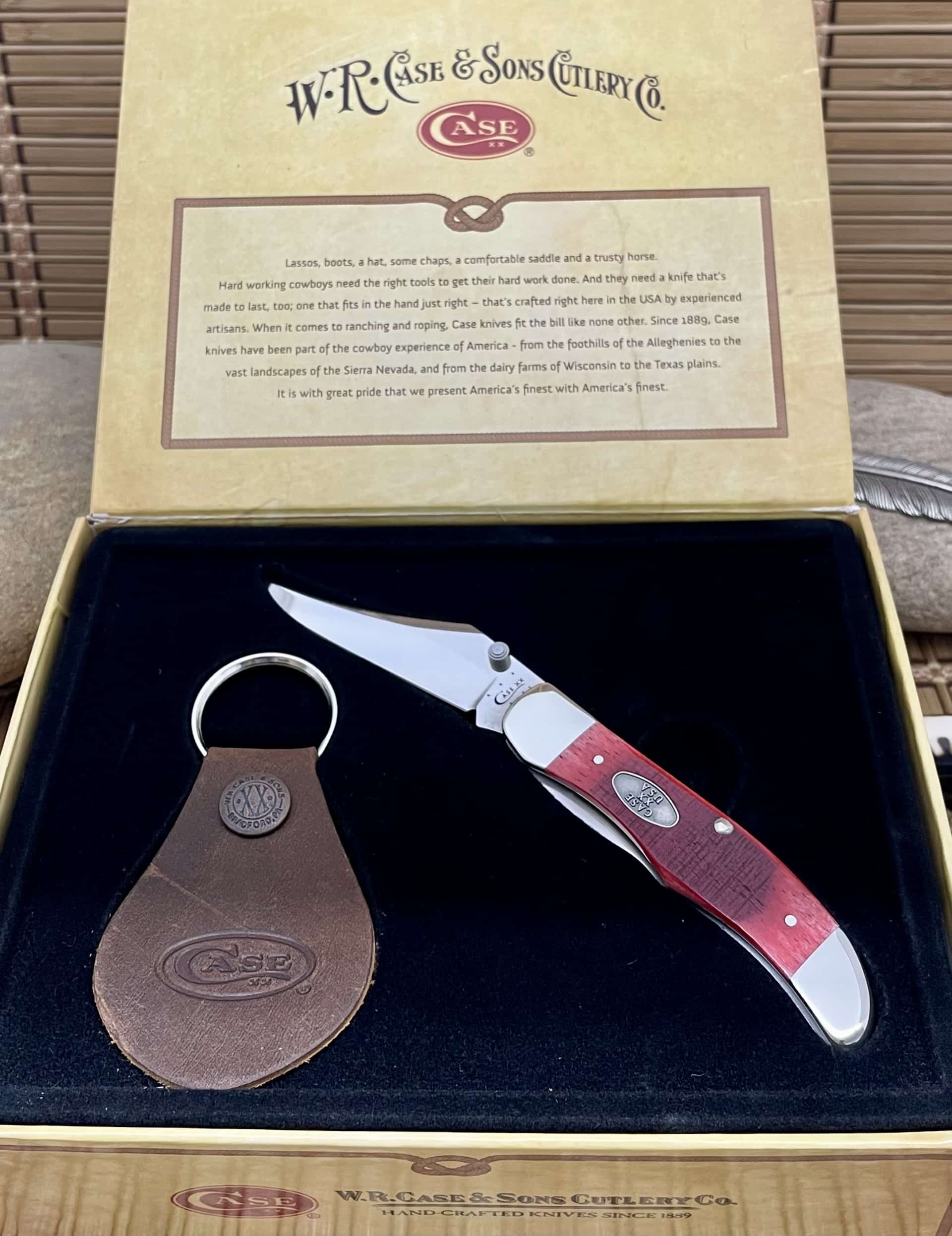 Ultra Rare Case XX 1992 Sawcut Red Bone Folding Hunter Knife & Keychain Set - Image 2