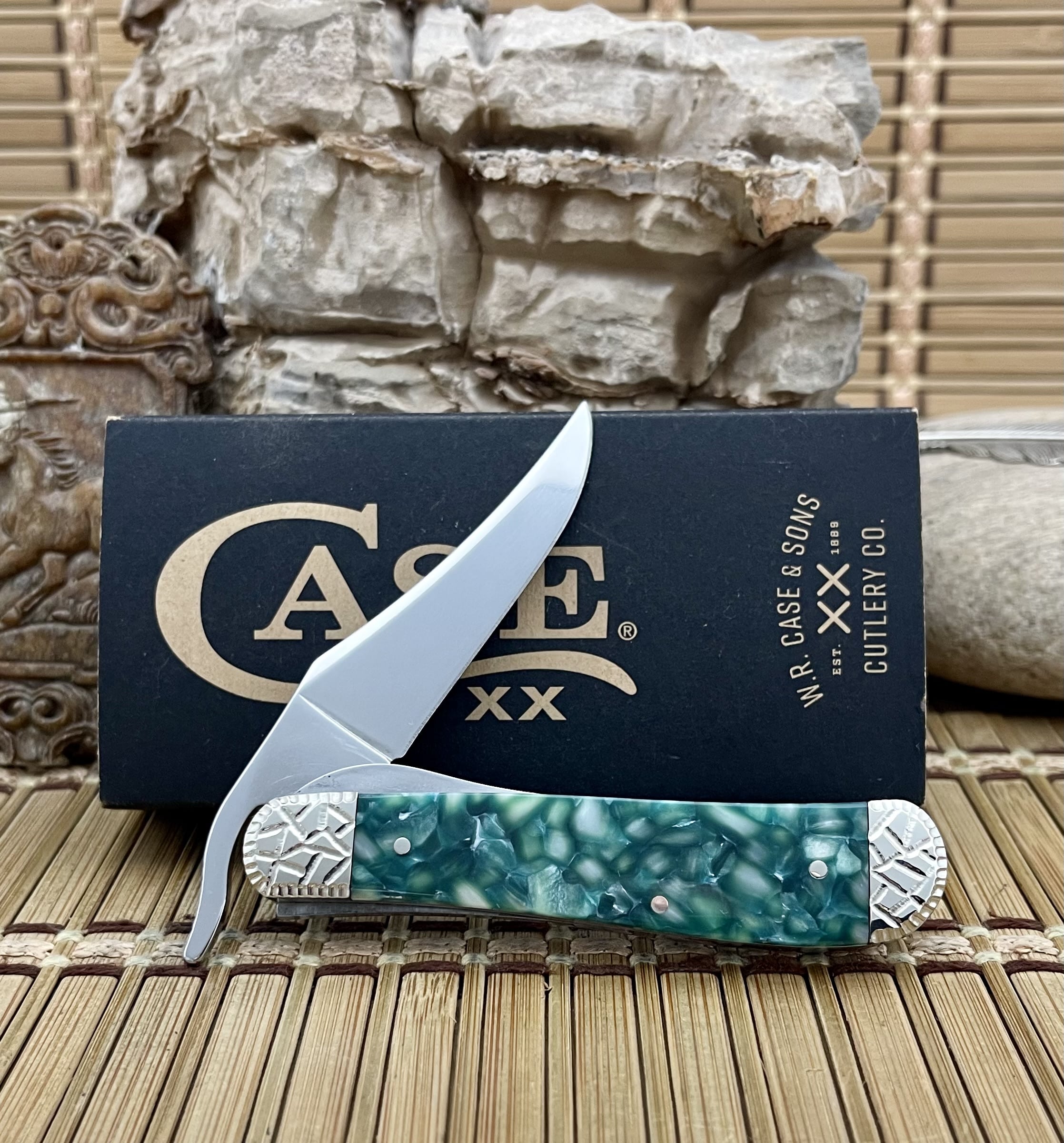 Stunning Case XX Custom Smooth Green Kirinite Engraved Russlock Pocket Knife - Image 4