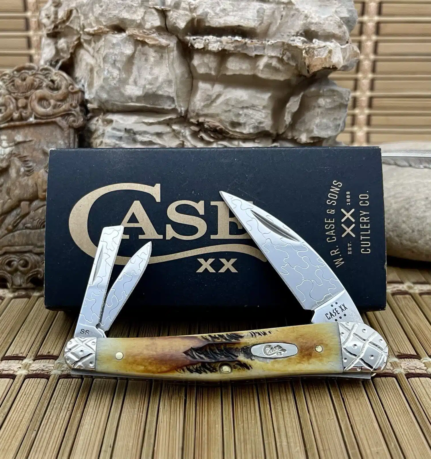 Ultra Rare case bone stag engraved seahorse whittler #06/50