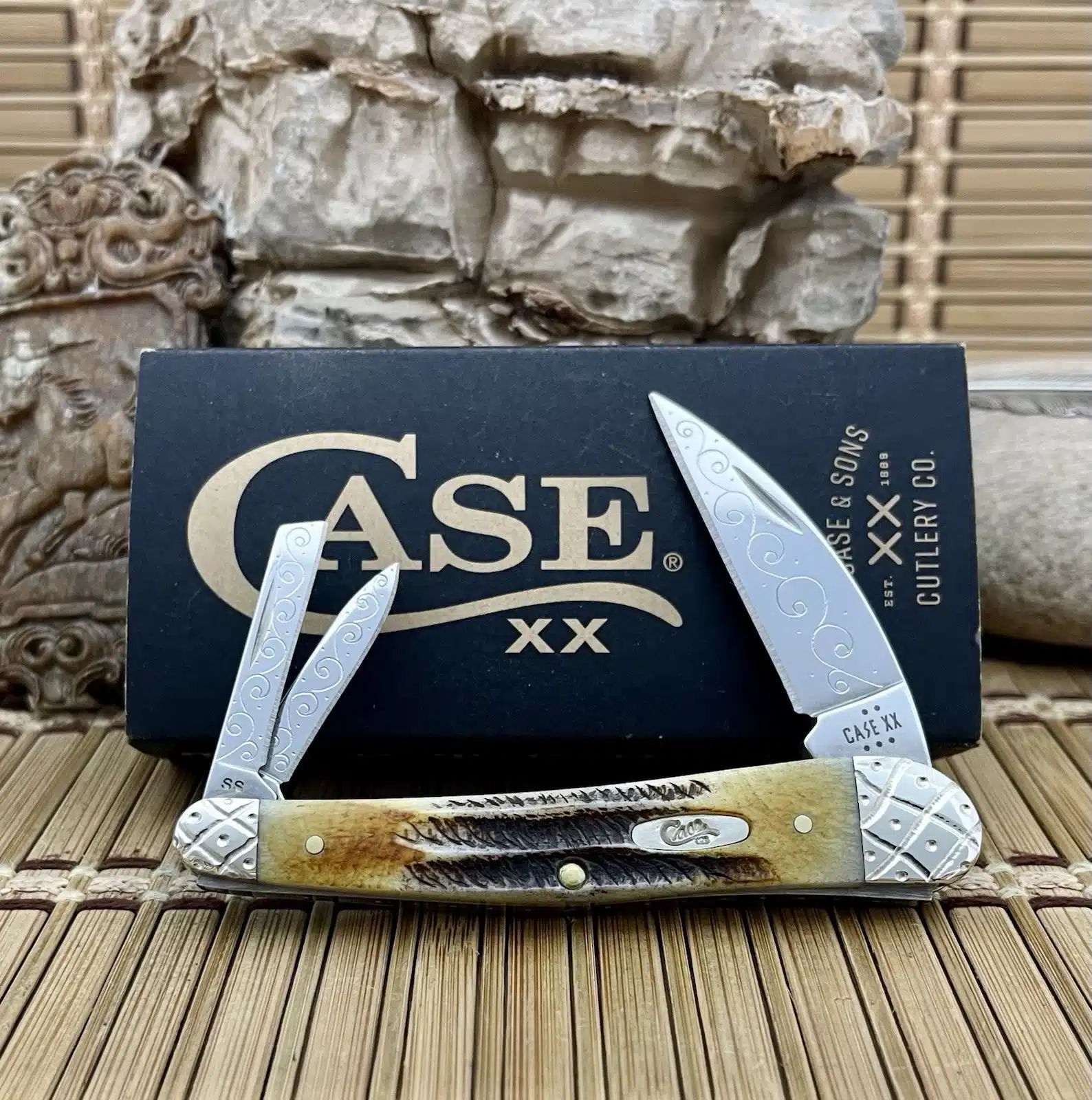 Ultra Rare case bone stag engraved seahorse whittler #07/50