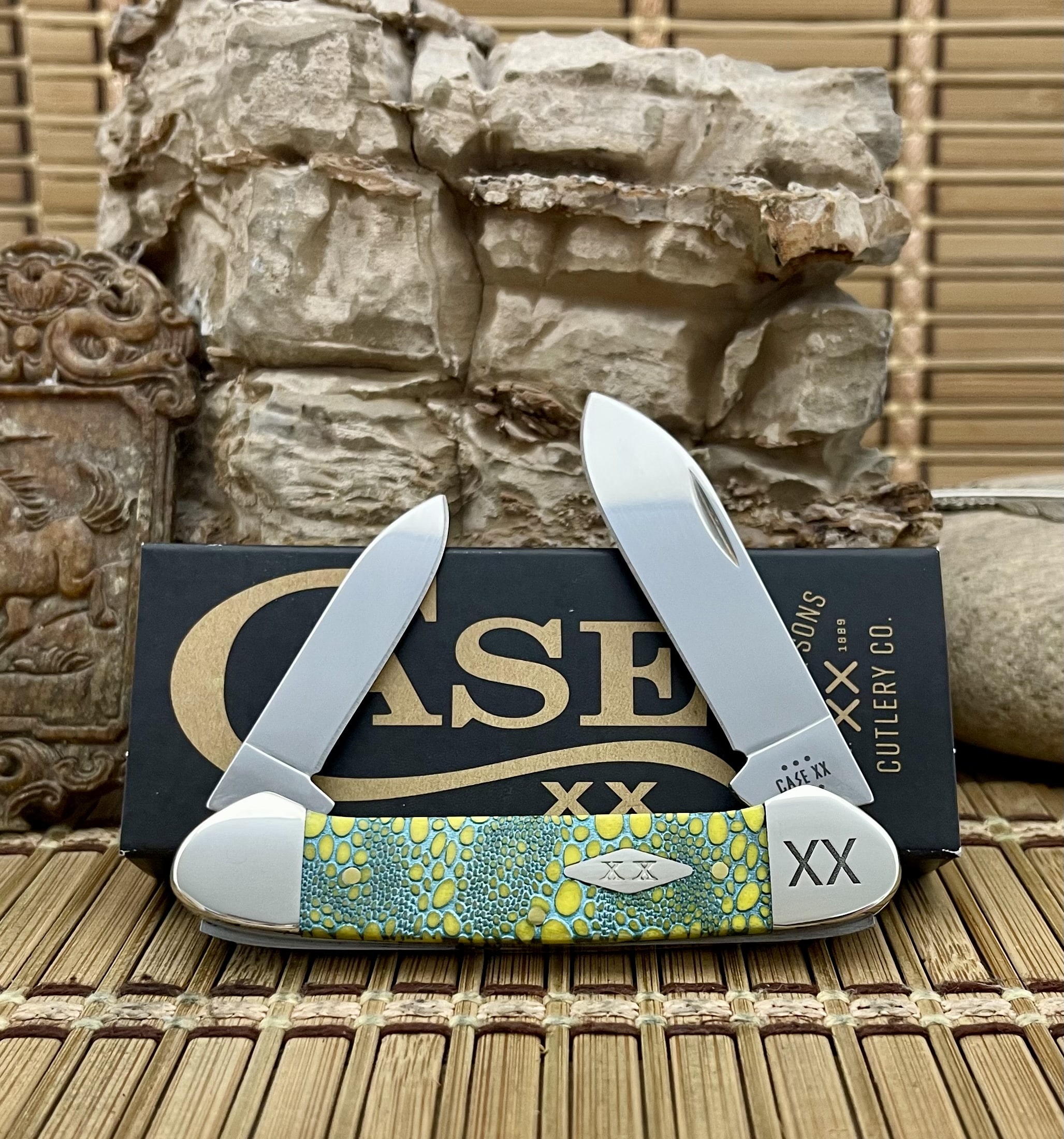 Case XX USA Yellow Bone Turquoise Edition Lizard Skin 1/500 Canoe Pocket Knife