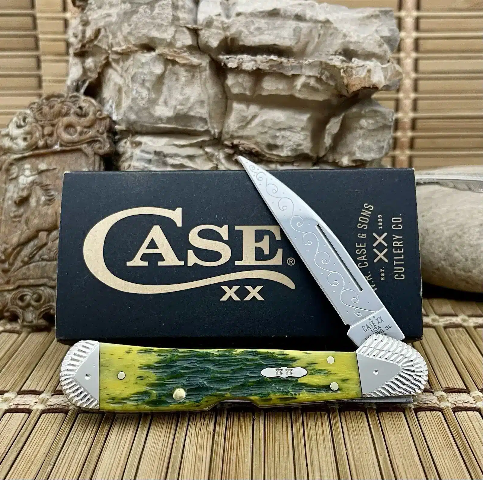 Beautiful case green apple bone copperlock #04/15