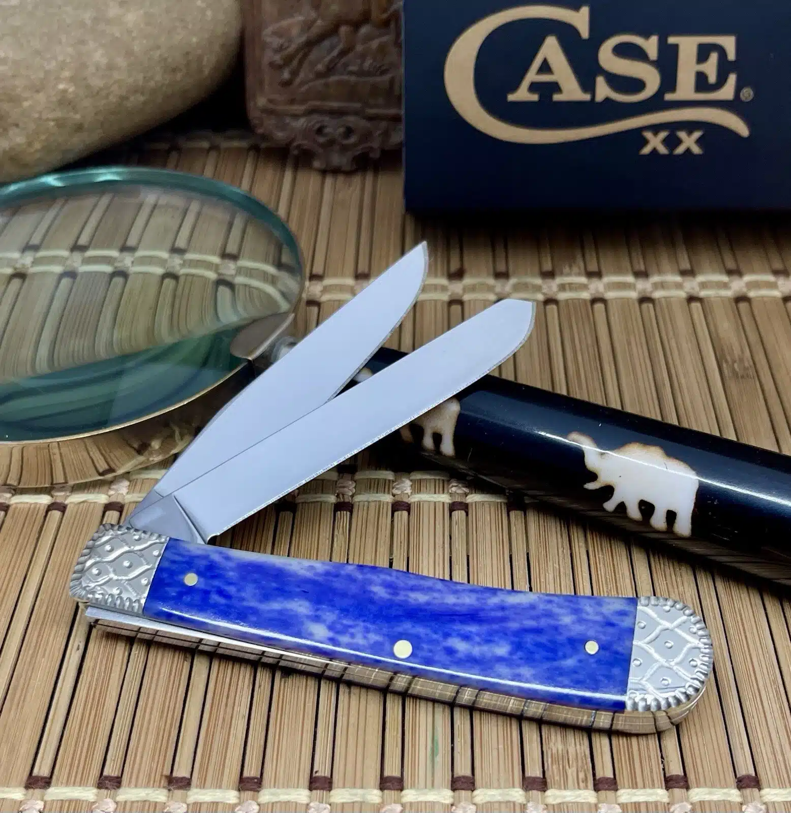 Case XX Custom Ultra Violet Bone Diamond XX Trapper Pocket Knife - Image 2