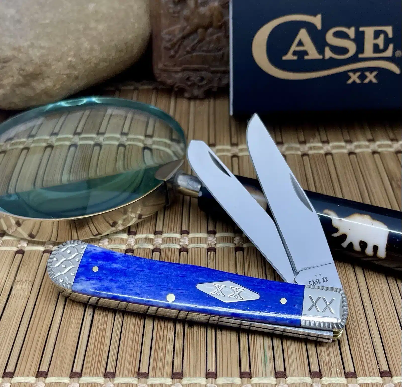 Case XX Custom Ultra Violet Bone Diamond XX Trapper Pocket Knife - Image 3