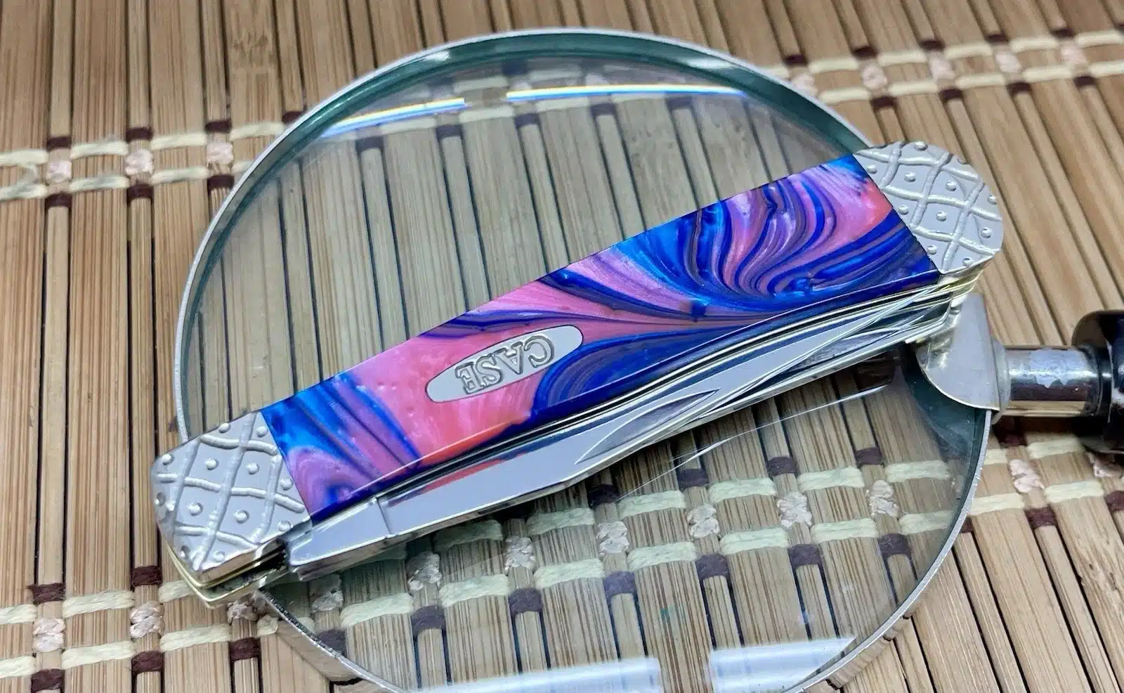 Case XX Wild Horse Custom Pink Sapphire Mica Pearl Trapper Pocket Knife - Image 3