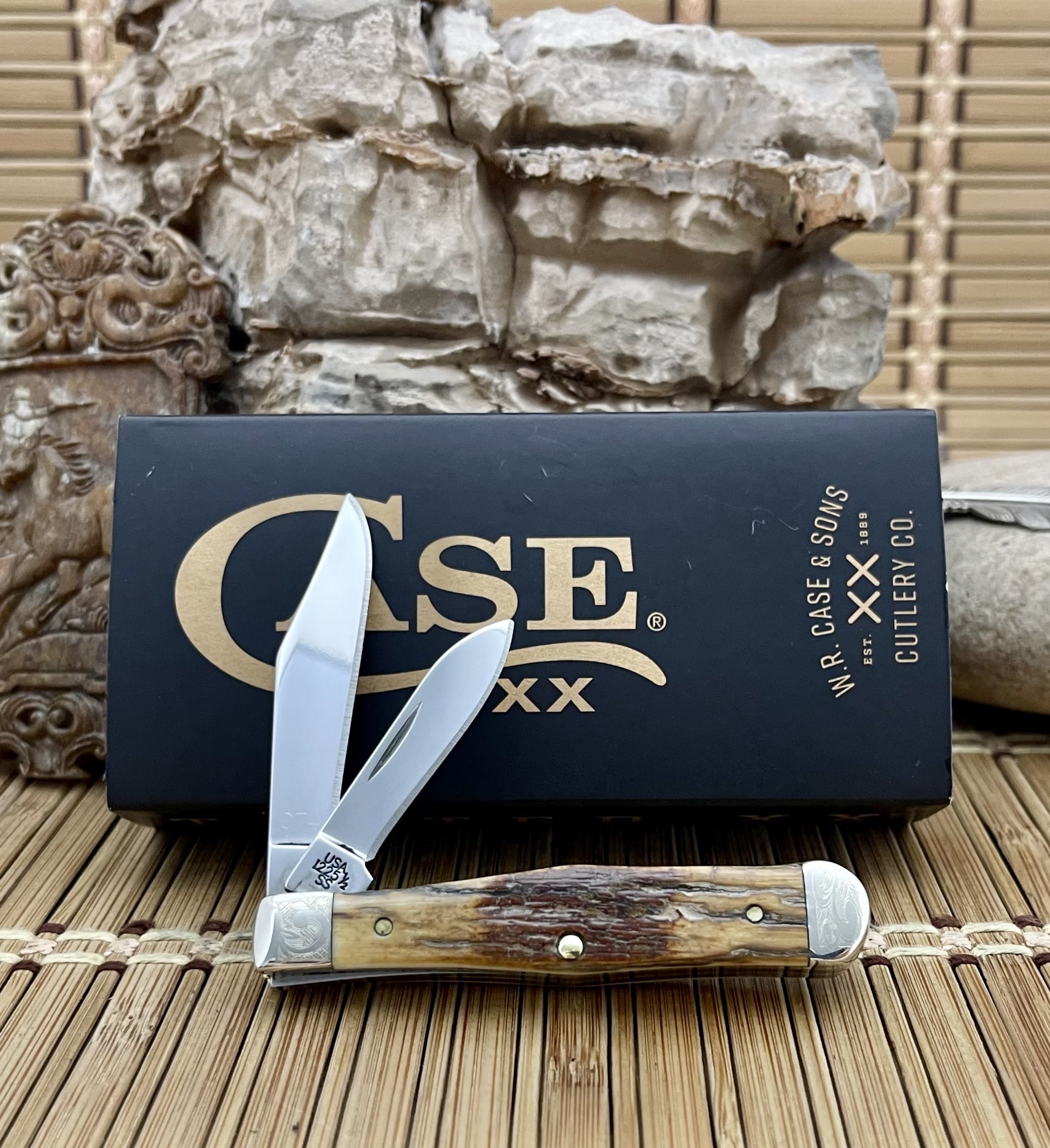 Case XX 2005 Mammoth Fossil Scrolled Swell Center Jack Pocket Knife 74/100 - Image 2