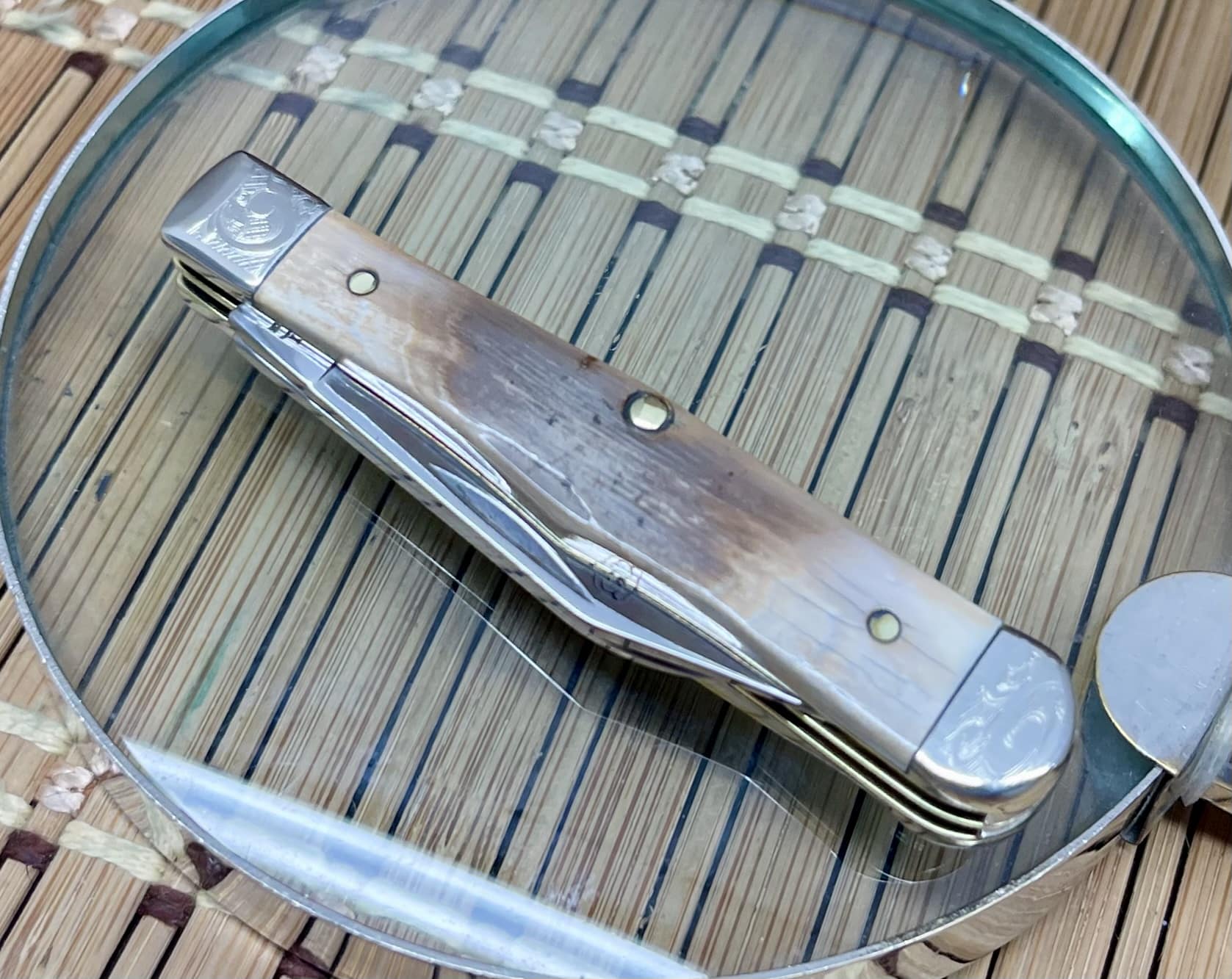 Case XX 2005 Mammoth Fossil Scrolled Swell Center Jack Pocket Knife 74/100 - Image 4