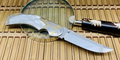 Tommy Overeynder Custom Mother of Pearl 24KT Jim Blair Engraved Interframe Lockback Knife - Image 6