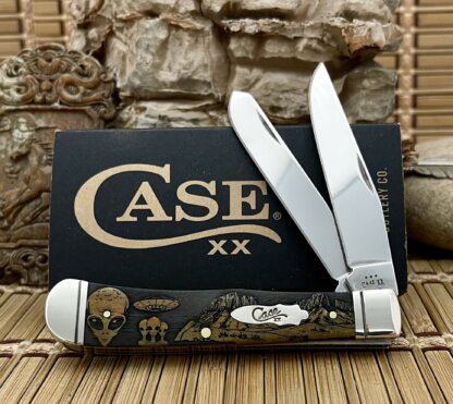 Case XX USA Smooth Antique Bone AREA 51 / UFO Alien Trapper 1/500 Knife NEW